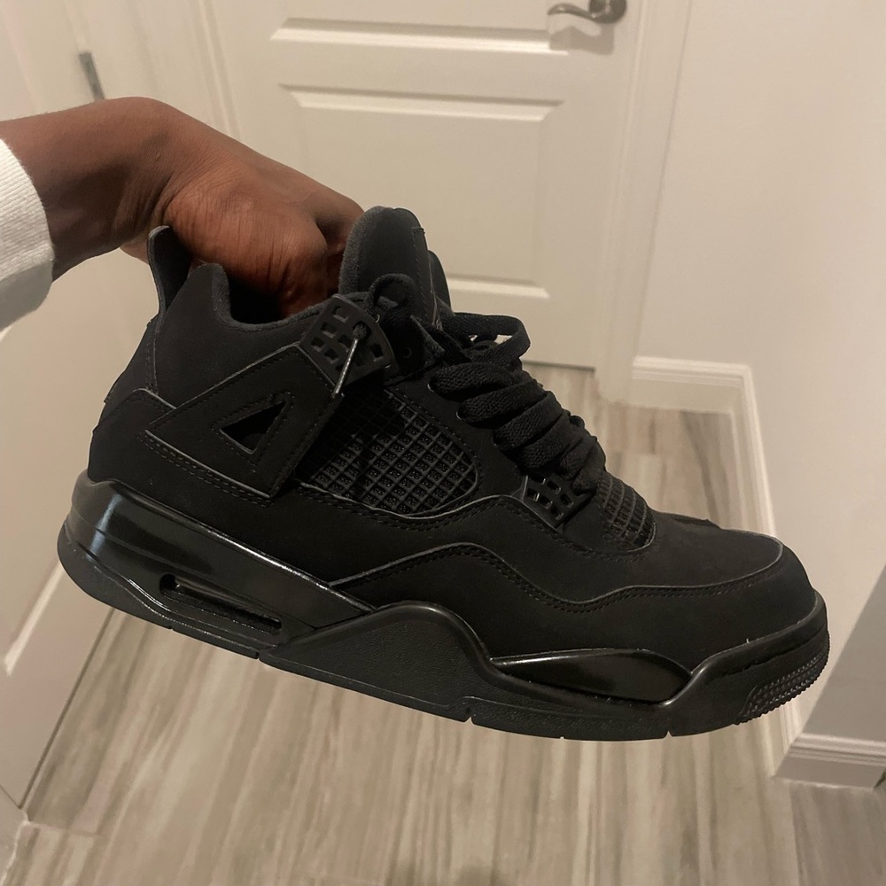 Black Cat 4’s Sz 12